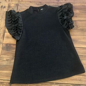 NWT THML Mock neck, ruffle sleeve s/s sweater